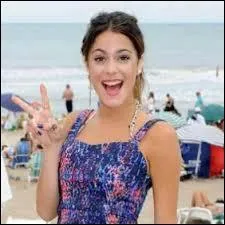 En mars 2015, Martina Stoessel sort avec...