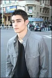 Comment s'appelle Tomás ?