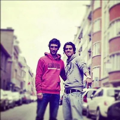 Quelle chanson ne fait pas partie de leurs albums ? (version normale - versions de luxe et réédition)