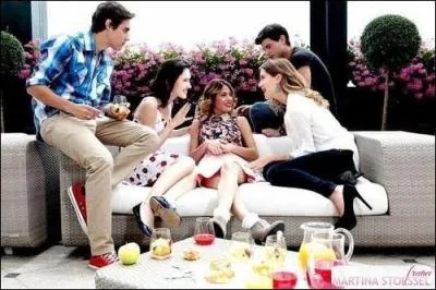 Elle a deux frères.