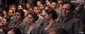 Dans quelle faction vit la famille de Tris au début du livre ?