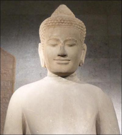 Selon la légende, le Bouddha, sur le Pic des Vautours, a tourné en silence une rose dans sa main. Qui a souri ?