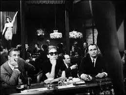 Lors de quelle décennie du XXe siècle les bars à strip-tease ont-ils connu un véritable succès et un essor aux Etats-Unis ?