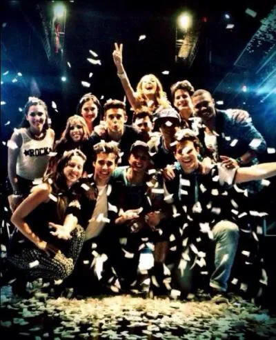 Quelles personnes risquent de ne pas être présentes pour le spectacle à Séville ?