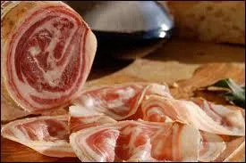 De quel pays la charcuterie appelée "pancetta" est-elle originaire ?