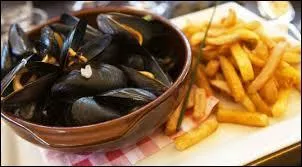 De quel pays le plat "moules-frites" est-il originaire ?