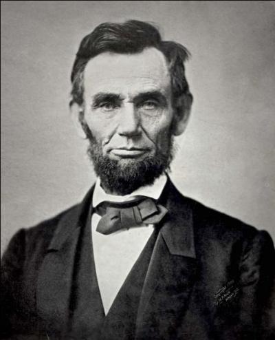 Né en 1809 dans le Kentucky, ce juriste de formation sera élu deux fois président des États-Unis, il sera assassiné en 1865. Il se nomme :