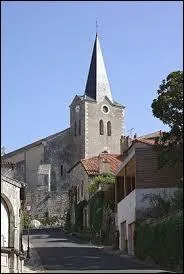 Nous nous trouvons dans la Vienne, à Charroux. Cette commune se situe en région ...