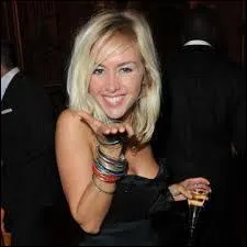 Comment s'appelle la seule blonde ?