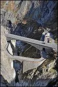 Le pont du Diable en maçonnerie d'une arche traverse la Reuss, il a été construit en 1958. Dans quelle ville ?
