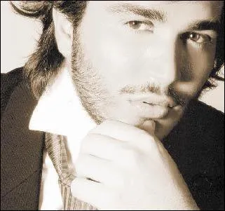 Chanteur libanais né en 1980 à Baadba...