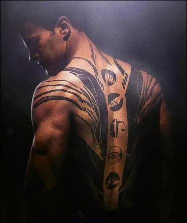 Que représente le tatouage de quatre ?