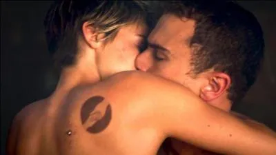 Que représente le tatouage de Tris ?