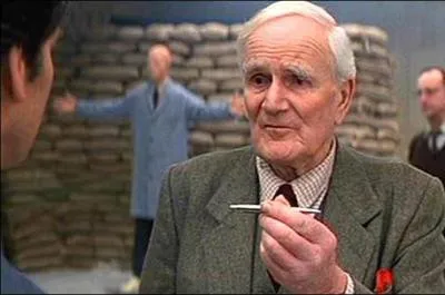 Il est celui qui fournit les gadgets plus ou moins futuristes ou loufoques à James Bond. Une seule lettre le caractérise. Quelle est cette lettre ?