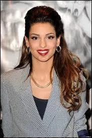 Finis la phrase de la chanson : "Pas celle qu'on impressionne" 
"Pas celle qui se croit au-dessus de toi ...".