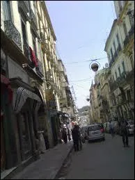 Quel est le nom de cette rue de Constantine, similaire, on va dire, aux Champs Elys&eacute;es ?