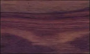 Le bois de violette est-il fait avec les fleurs séchées et compressées ?