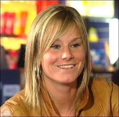 Je vous présente l'une des meilleures joueuses au monde à son poste (milieu de terrain) : prénommée Amandine, son nom est celui d'un autre footballeur célèbre...