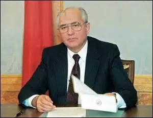 Extrait du discours de dmission prsentant une analyse de la situation :  Le destin a voulu qu'au moment o j'accdais aux plus hautes fonctions de l'Etat, il tait dj clair que le pays allait mal. [...]. La socit touffait dans le carcan du systme de commandement administratif. .
Qui s'exprime, le 25 dcembre 1991 ?