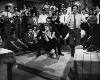 Qui a réalisé "Jamais le Dimanche" ?