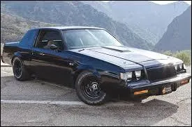 Quels sont la marque et le modèle de cette voiture ?