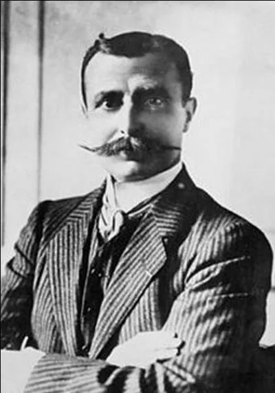 Le 25 juillet 1909 a lieu la première traversée aérienne de la Manche. Qui est-il ?