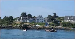 Je vous emm&egrave;ne sur les Iles Chausey. Reli&eacute; administrativement &agrave; la ville bas-normande de Granville, cet archipel se situe dans le d&eacute;partement ...