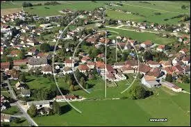 Nous survolons la commune franc-comtoise de Levier. Nous sommes dans le ciel du d&eacute;partement ...