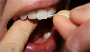 Cochez l'information vous paraissant juste concernant le fil dentaire.