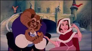 La première version de La Belle et la Bête était sombre, sans aucune musique, et l'action se déroulait en France au 16e siècle. Vrai ou faux ?