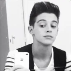 De quelle couleur sont ses yeux ?