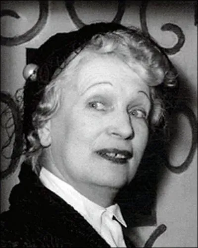 Février : Pour quelle loi de 1945 Marthe Richard est-elle célèbre ?