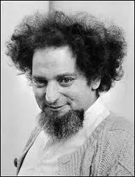 Mars : Quel exploit littéraire a réalisé Georges Perec avec son roman ''La Disparition'' paru en 1969 ?