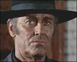 Août : Décès d'Henry Fonda le 12 de ce mois. Il avait joué le rôle du méchant dans ''Il était une fois dans l'Ouest''. Qui lui donnait la réplique dans ce film ?