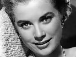 Septembre : Grace Kelly décède dans un accident automobile sur une route difficile près de Monaco. Dans quel film d'Alfred Hitchcock n'a-t-elle pas tourné ?