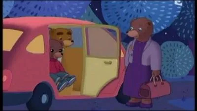 Que tient la maman de Petit Ours brun, dans sa main ?