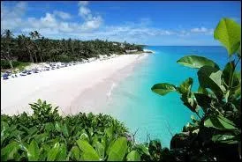 Pendant combien de siècles la Barbade est-elle restée sous domination britannique ?