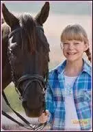 Qui joue le rôle de Stéphanie dans la saison 3 ?