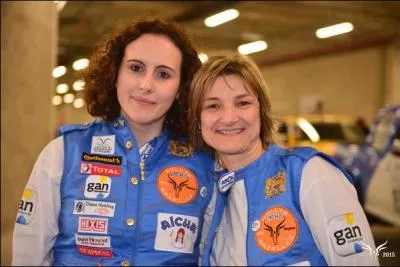 Sachant que le rallye A&iuml;cha des Gazelles est une course d'orientation, que doit faire l'&eacute;quipage gagnant pour remporter le troph&eacute;e ?