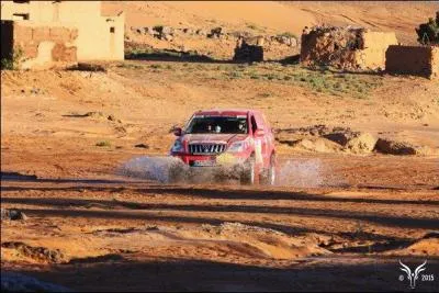 Un sable rose, des pierres couleur argent, des montagnes sculpt&eacute;es, c'est le paysage que les Gazelles d&eacute;couvrent en franchissant l'oued Rheris . Qu'est-ce qu'un oued ?