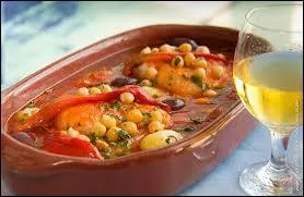 Quel est le nom de ce plat composé de morue, de poivrons, de pommes de terre, de tomates et d'oignons ?