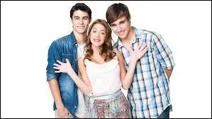 Lequel de ces jeunes hommes a été le premier à embrasser Violetta ?