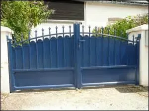 N'oublie pas de refermer les "vantails" quand tu sors. La forme est-elle correcte ?