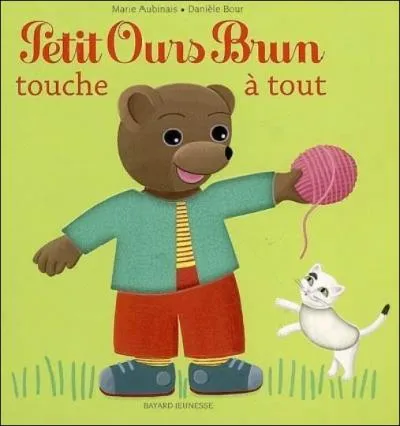 De quelle couleur est la veste de Petit Ours brun ?