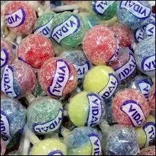 Ces bonbons colorent la langue :