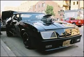 A qui appartient cette voiture dans le film "Mad Max" ?