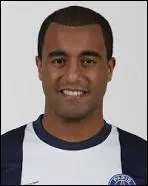 L'attaquant droit brésilien, c'est :