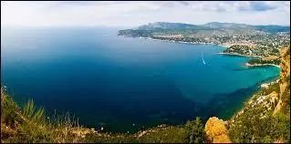 À l'est du Mexique, quelle mer pouvez-vous observer ?