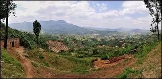 Quel surnom est attribué au Rwanda ?