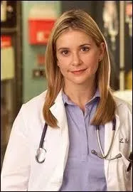 Cette étudiante fut assassinée par un patient, le soir de Thanksgiving en saison 6.